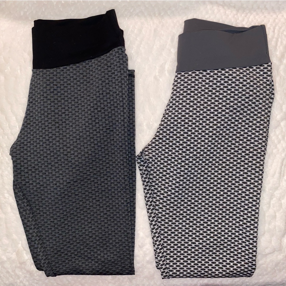 2 pairs of leggings/stretch pants